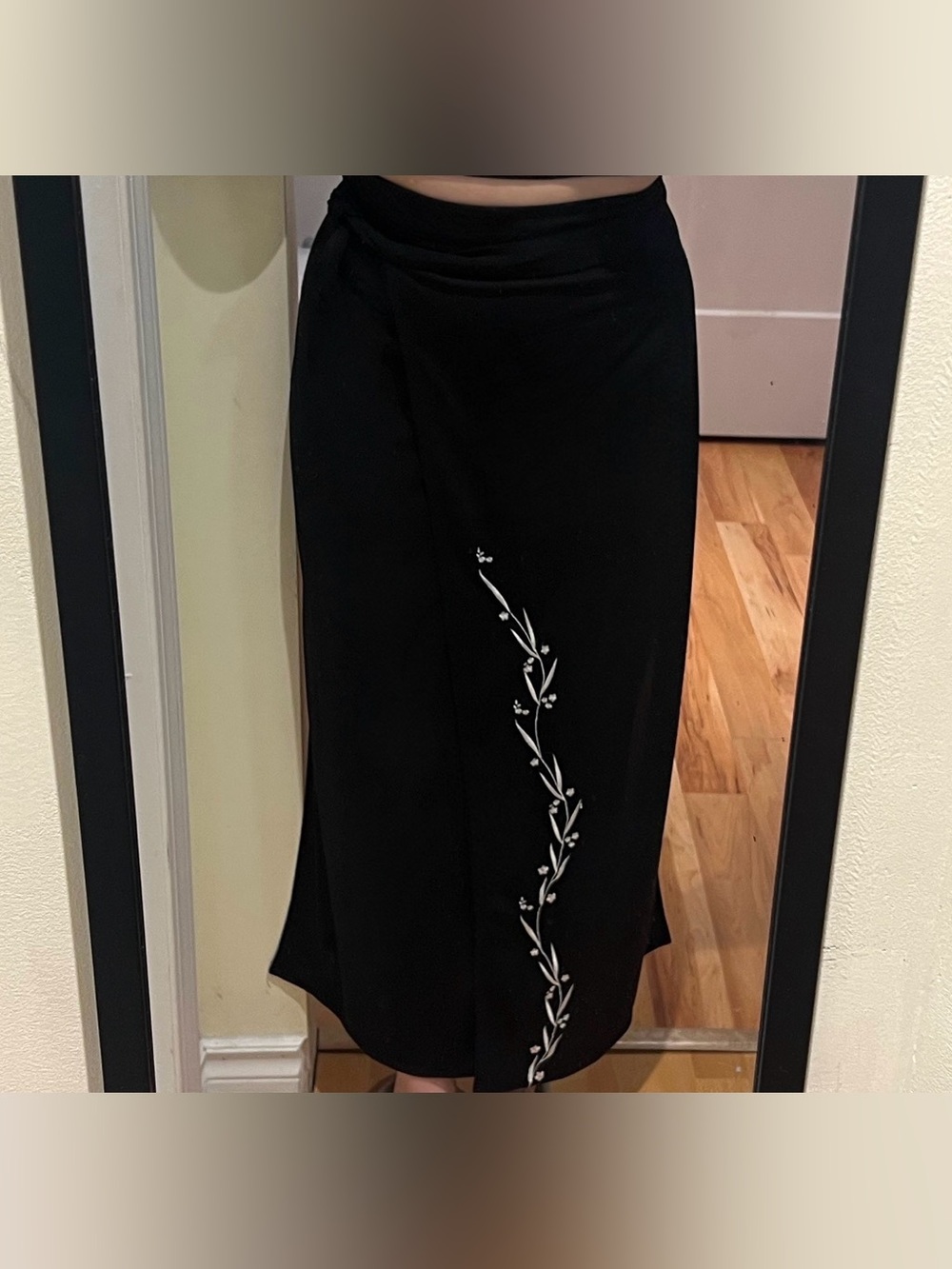 Vintage Le Château Black Wrap Skirt With White Floral Embroidery Women’s Small
